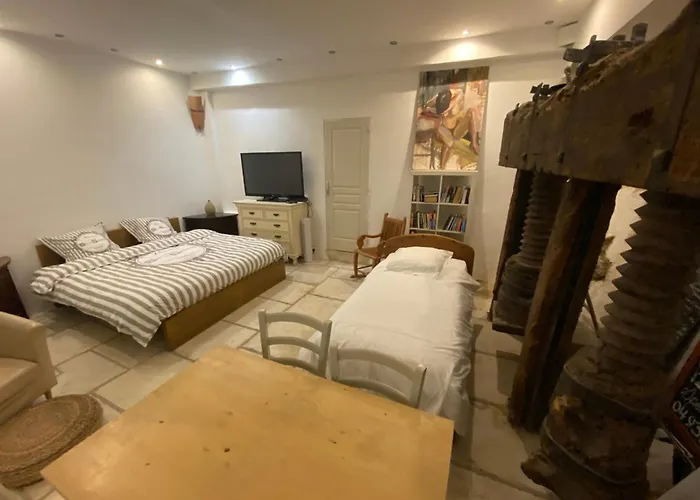 Croix Du Pape Nocleg ze śniadaniem 3*