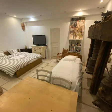 Croix Du Pape Bed & Breakfast *